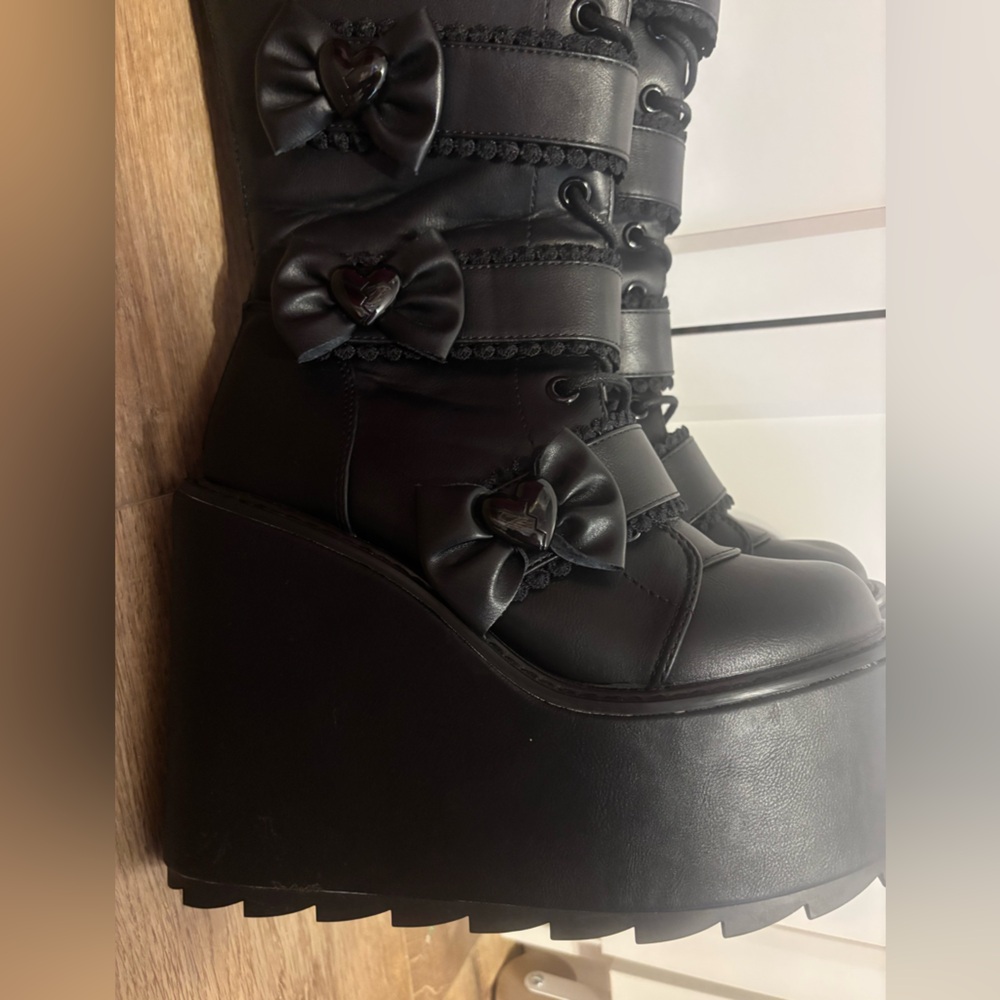YRU x Monster High Dune Elissabat boots - Picture 5 of 7